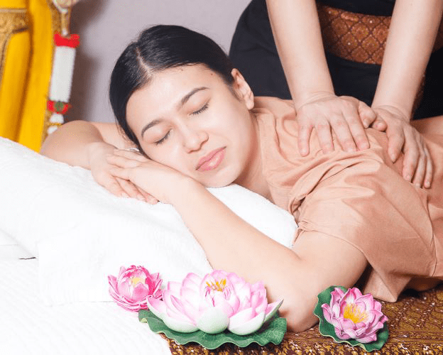 DUO Nuad Nammane Lang Hom massage thaïlandais du haut du dos, nuque et bras aux huiles essentielles