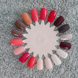 Pose de vernis semi-permanent pieds