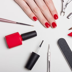 Manucure complète avec vernis