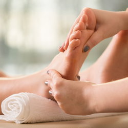 Soin nourrissant et hydratant des pieds