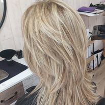 Balayage signature(Eclaircissement,shampooing,coiffage)