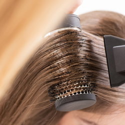 Brushing cheveux court