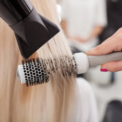 Shampoing + soins + brushing cheveu long