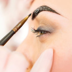 Teinture des sourcils