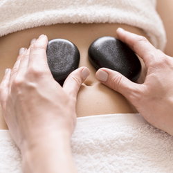 MASSAGE AUX PIERRES CHAUDES