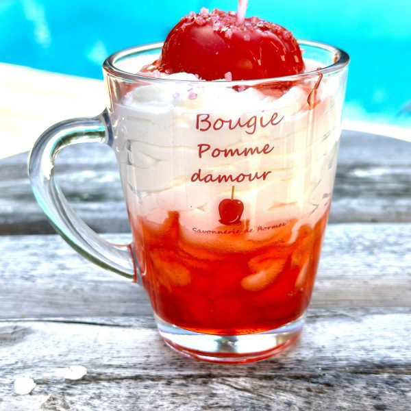 Bougie grande tasse Pomme d'Amour