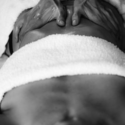 Massage FÉMINITÉ (massage+Rebozos) Laura