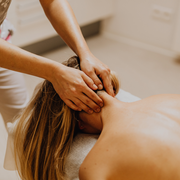 MASSAGE CORPS Le dokoukrane (Dos, cou, crâne)