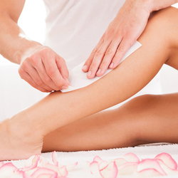 Épilation à la cire des demi-jambes