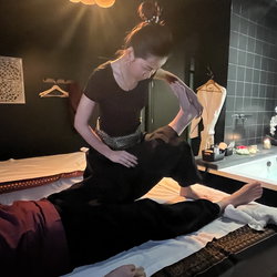Massage des pieds+Massage aux choix(thai, huile ou huile chaude) 1H30 (1Personne)