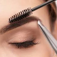 Création de la ligne de sourcils (épilation)