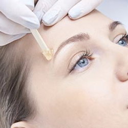 SOURCILS CRÉATION DE LIGNE