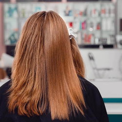 CHEVEUX  MI-LONG