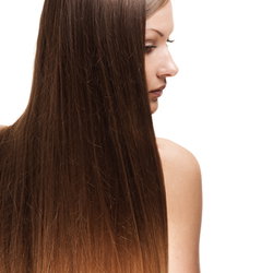 CHEVEUX TRES LONGS